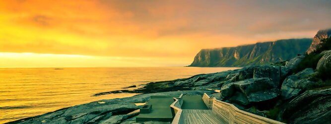 Trip Burgenland Feriendestination Norwegen – Schwindelfrei auf Preikestolen – die spektakuläre Felskanzel erhebt sich als steile Plateauklippe über dem Lysefjord. Die Aussicht über den Fjord ist atemberaubend, schwindelfrei sein ist Voraussetzung. Es lohnt sich auf jeden Fall, schon mitten in der Nacht aufzustehen, um den magischen Moment des überwältigend schönen Sonnenaufgangs mitzuerleben, grandios wie sich die ersten Sonnenstrahlen in den steilen Felswänden verfangen und die Bergmauern zum Leuchten bringen. Dieser Augenblick inspiriert zur Demut und Dankbarkeit. Die beliebtesten Orte für Ferien in Norwegen, locken mit besten Angebote für Hotels und Ferienunterkünfte mit Werbeaktionen, Rabatten, Sonderangebote für Norwegen Urlaub buchen.